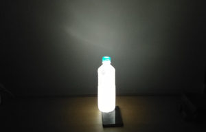 Xperia Z2 ライト on ペットボトル